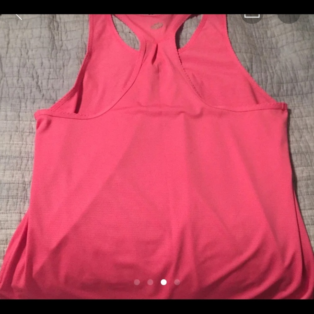 Workout tanks bundle - Picture 3 of 4